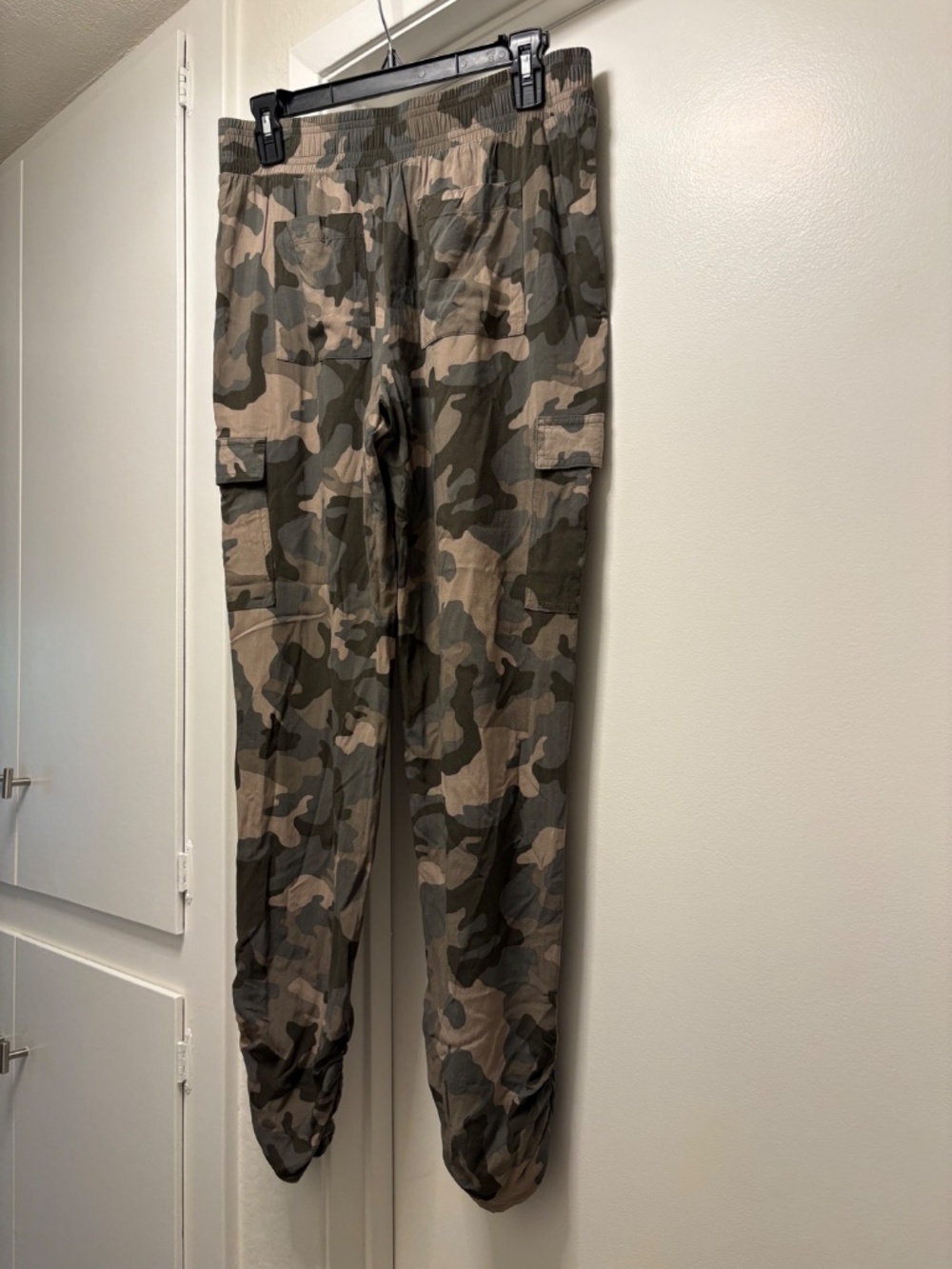 Hippie Rose rayon camo cargo jogger pants - size large - Picture 2 of 7